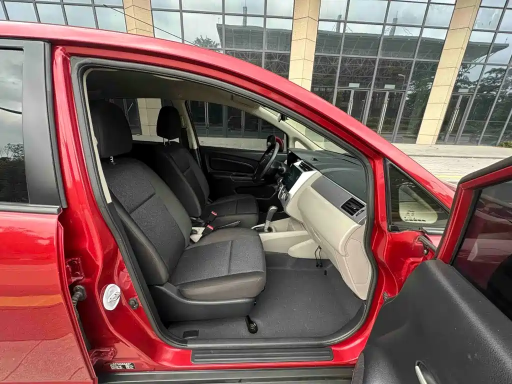 Venucia R50 — миниатюра 10