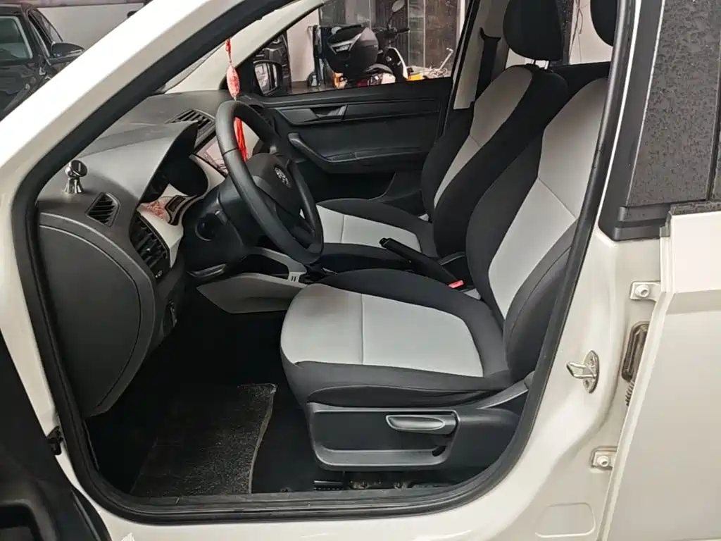 Skoda Fabia — миниатюра 15