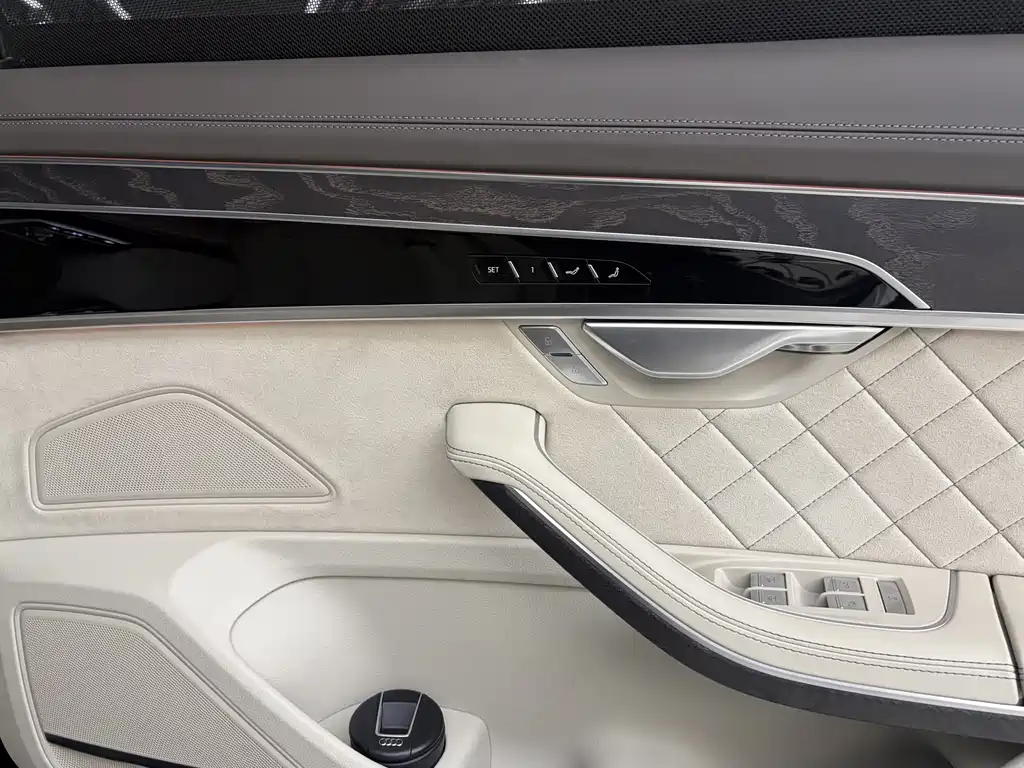 Audi A8 — миниатюра 10