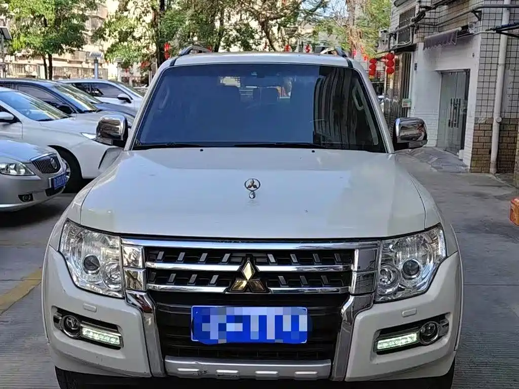 Mitsubishi Pajero (Import) — миниатюра 3