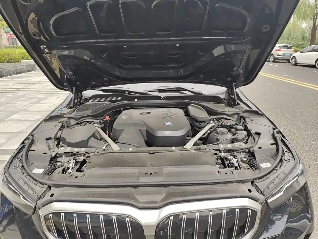 BMW 5 Series — миниатюра 16