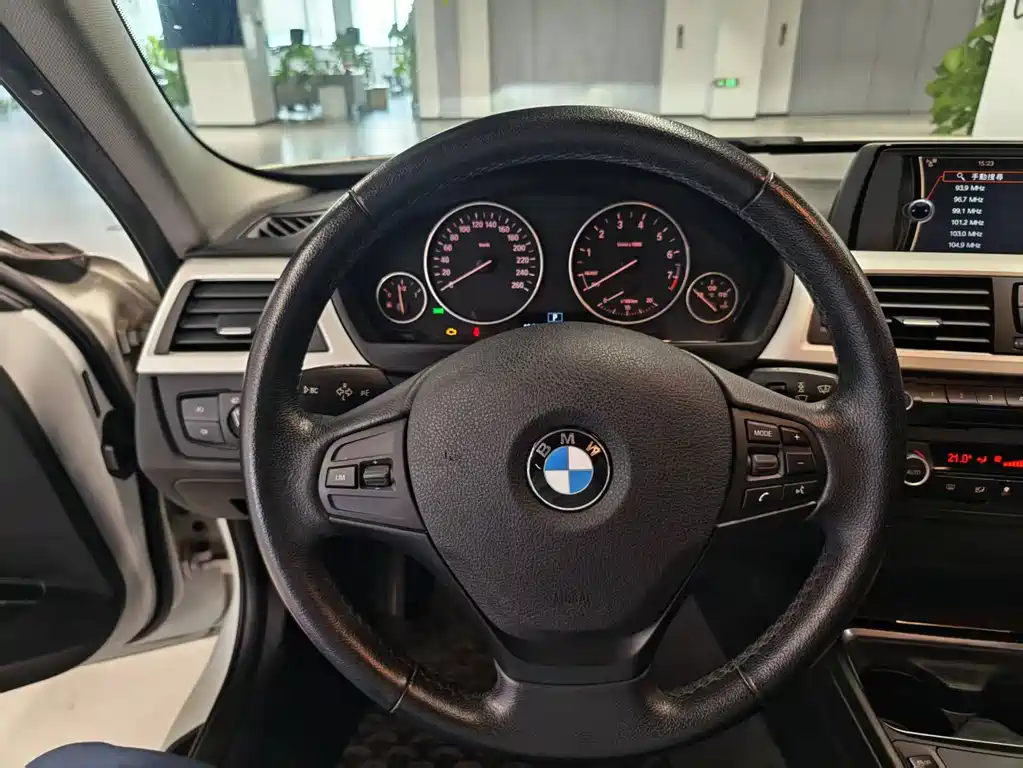 BMW 3 Series — миниатюра 12