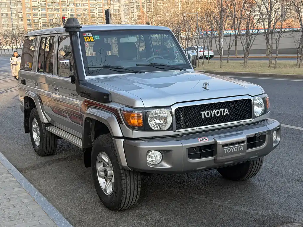 Toyota Land Cruiser LC76 2019 4.0L MT