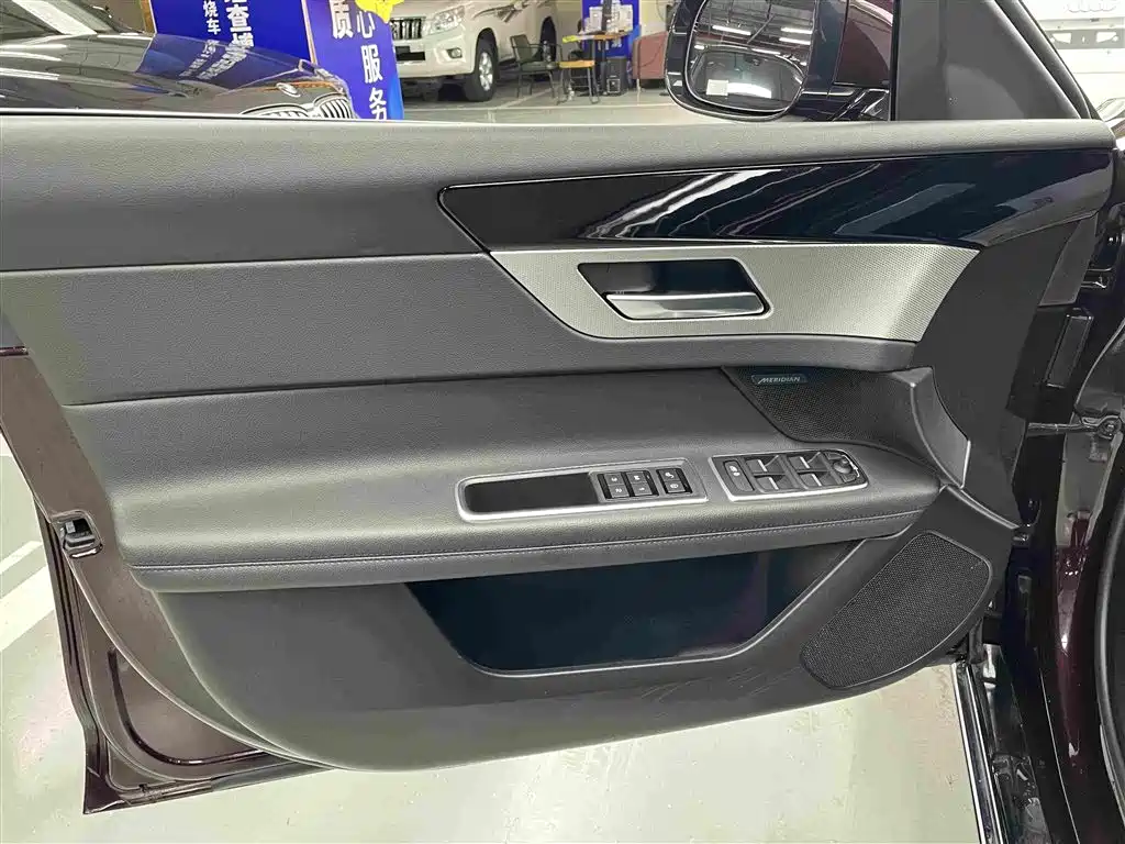 Jaguar XFL — миниатюра 12