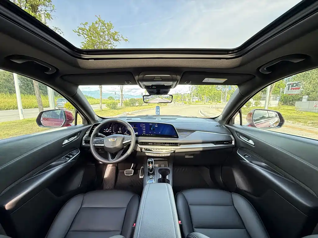 Cadillac XT4 — миниатюра 8
