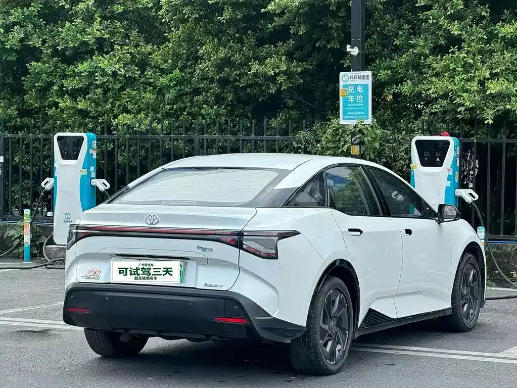 Toyota bZ3 — миниатюра 9