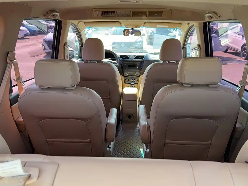 Wuling Hongguang — миниатюра 11