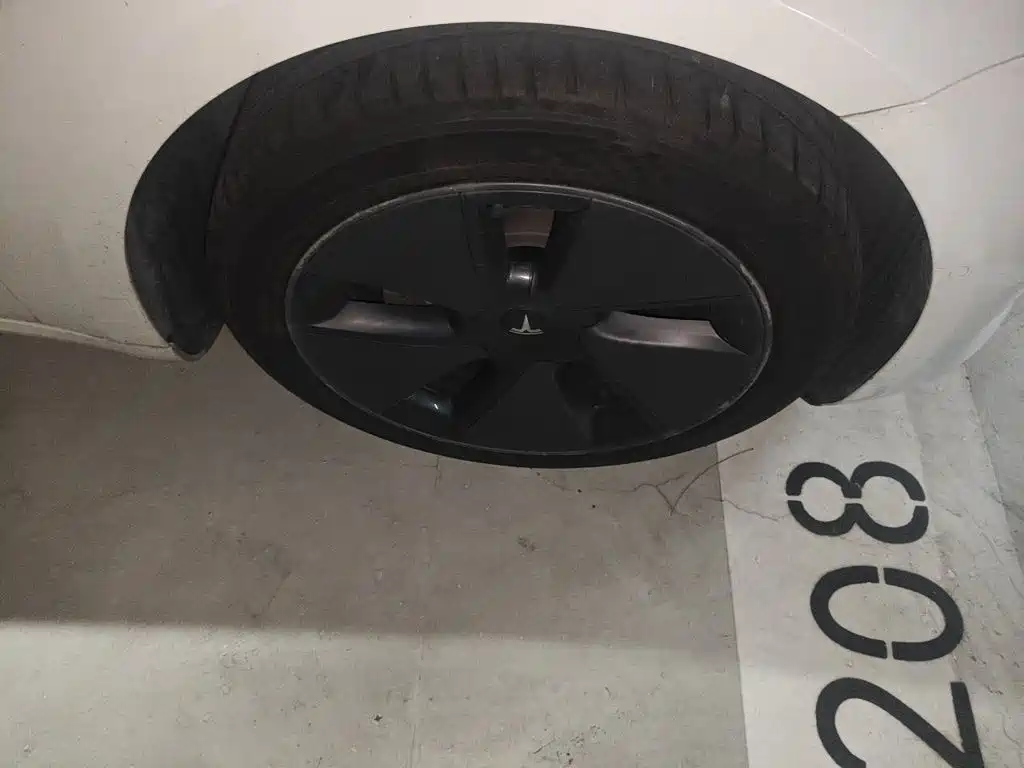 Tesla Model 3 — миниатюра 24