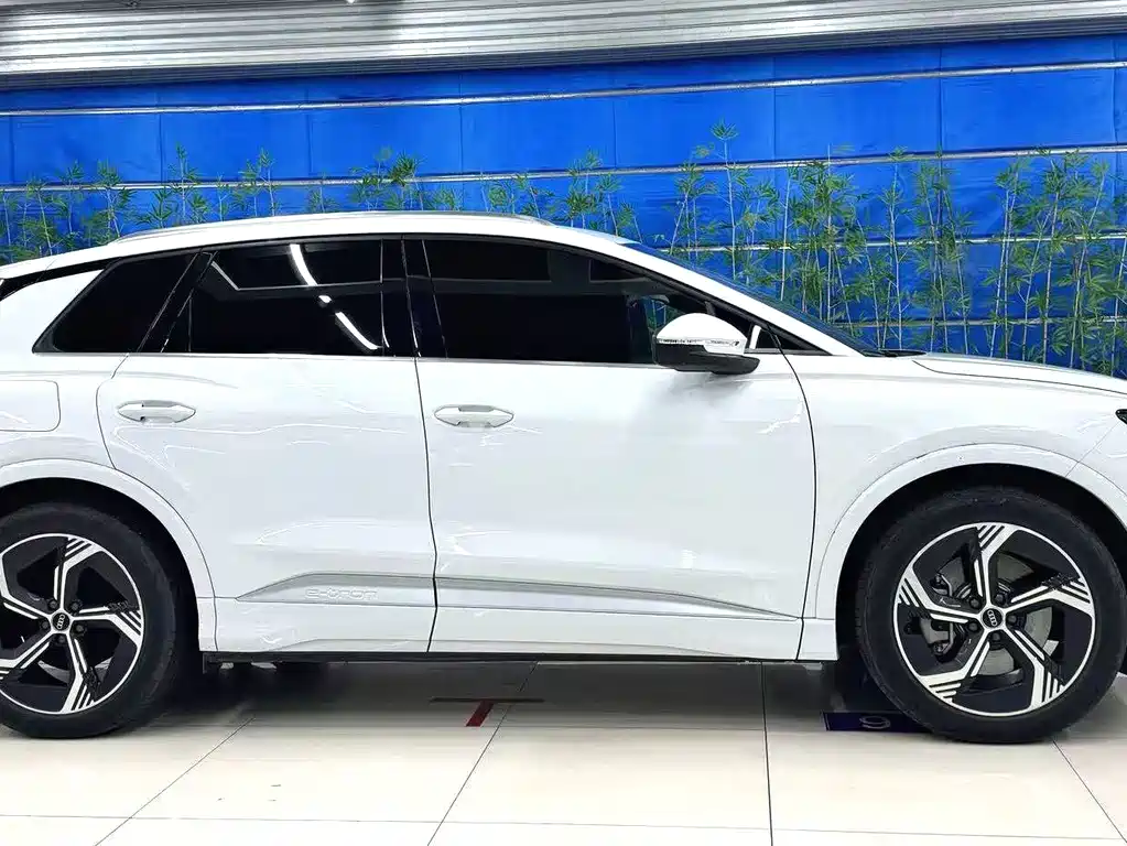 Audi Q4 e-tron — миниатюра 4