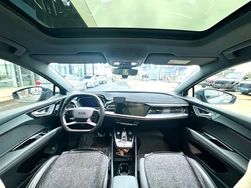 Audi Q4 e-tron — миниатюра 5