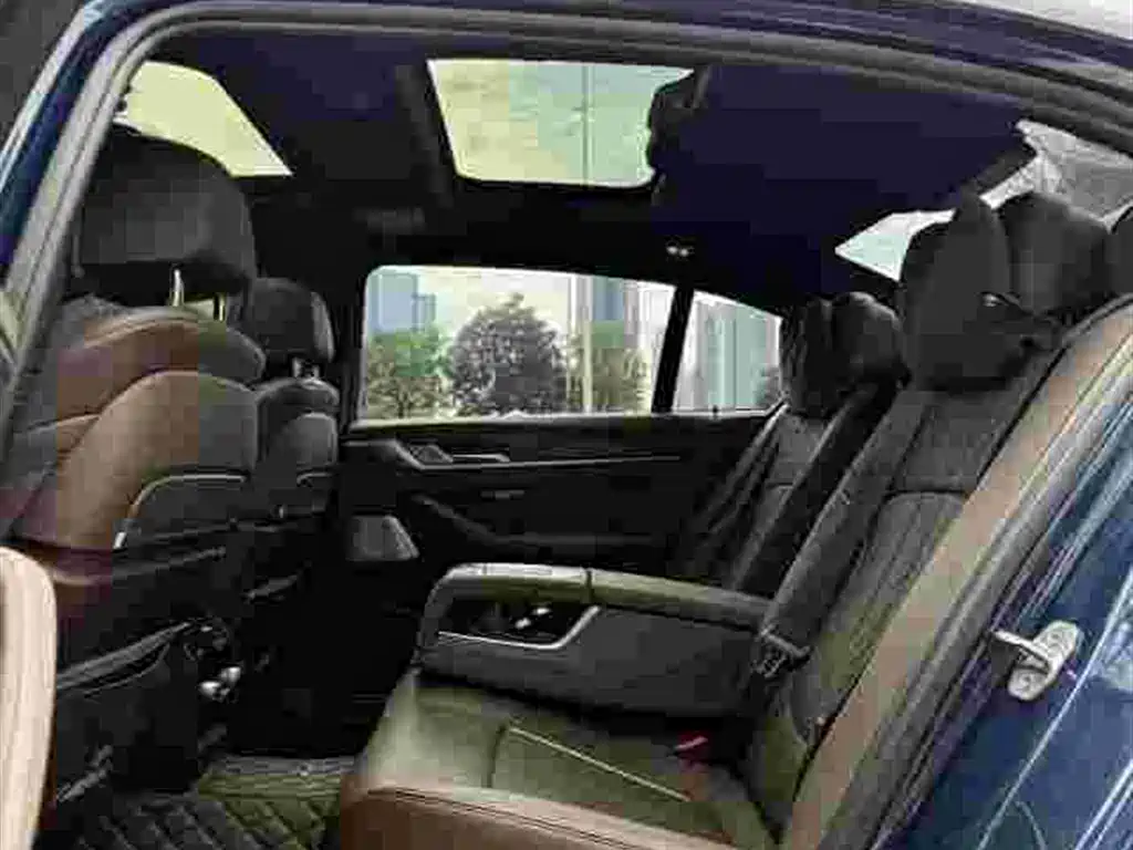 BMW 5 Series — миниатюра 6
