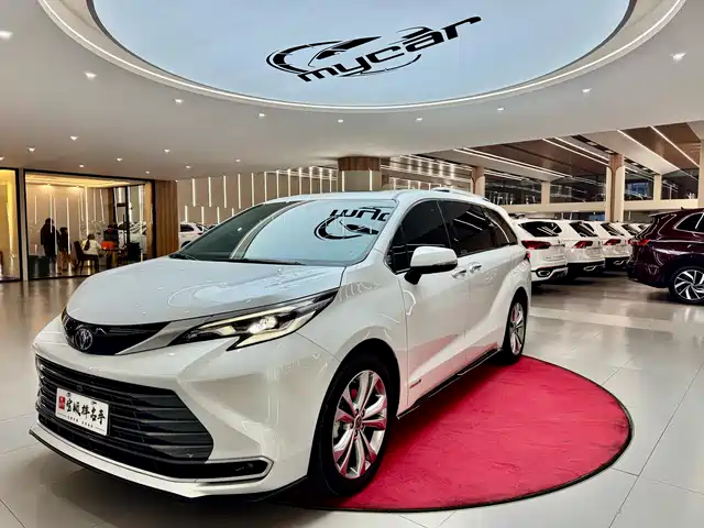TOYOTA SIENNA 2024