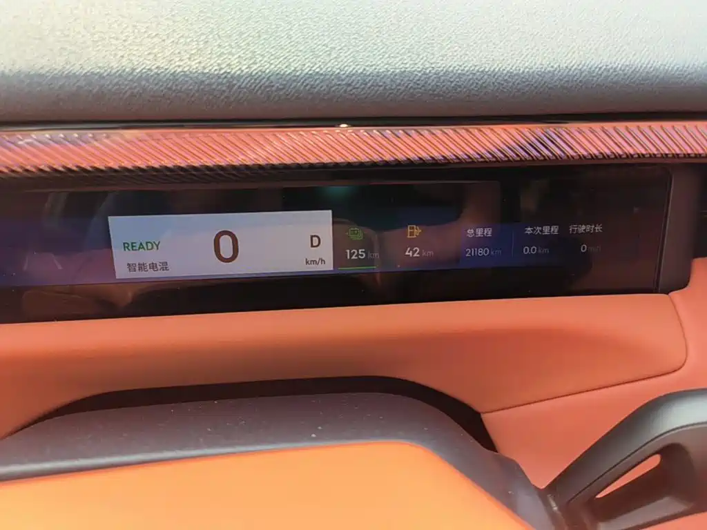 Lynk & Co 900 — миниатюра 11