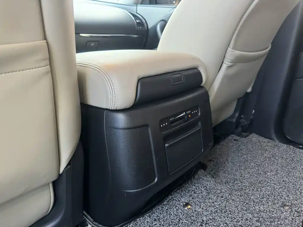 Nissan Patrol — миниатюра 15