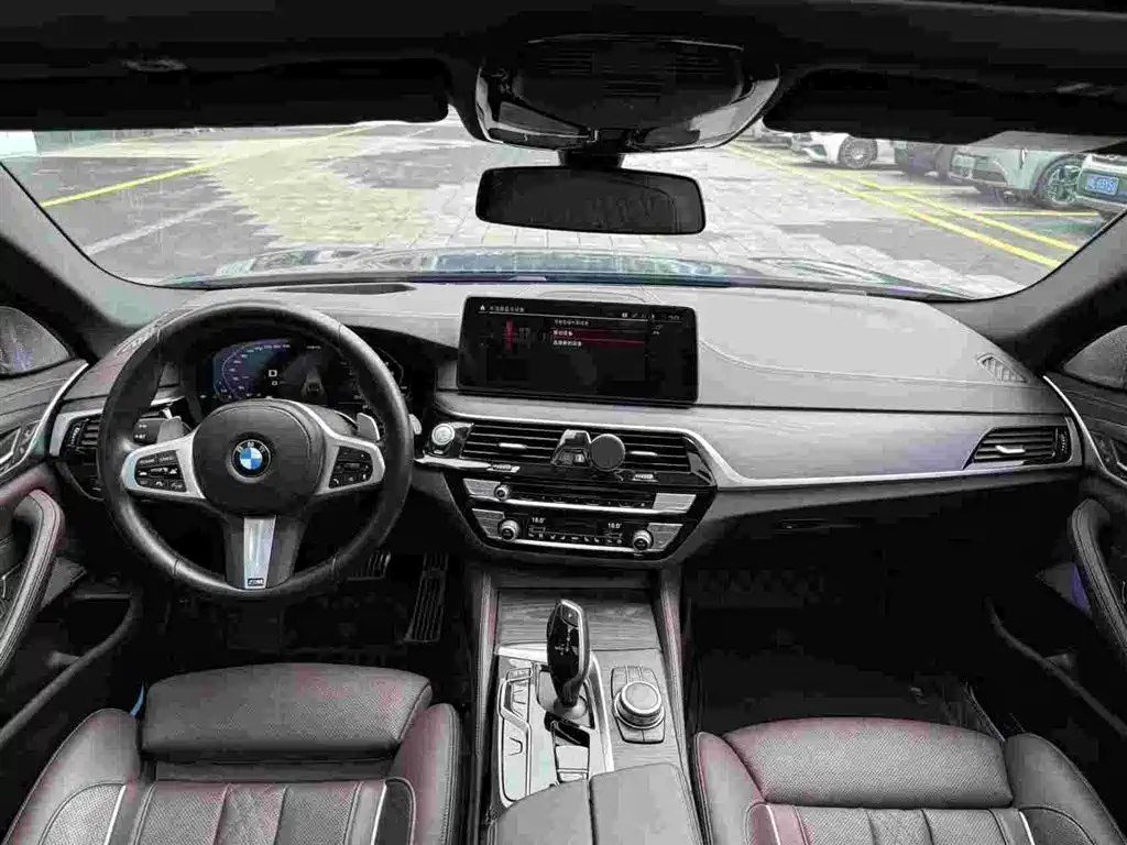 BMW 5 Series — миниатюра 9