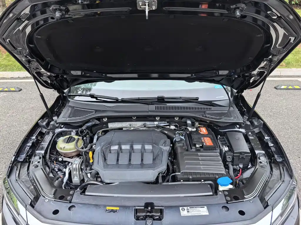 Volkswagen Passat 2021 330TSI Luxury