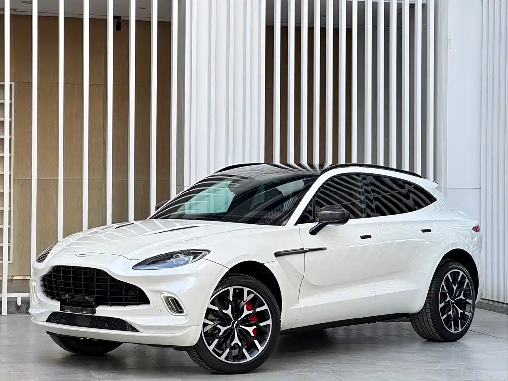 ASTON MARTIN DBX