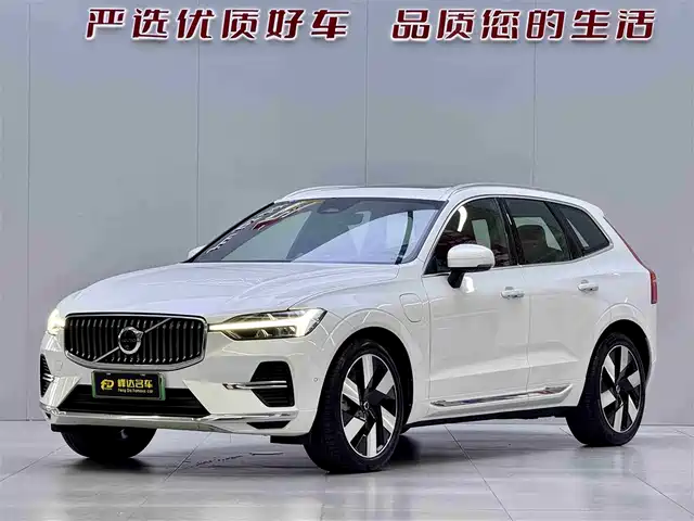 VOLVO XC60 PLUG IN HYBRID 2024