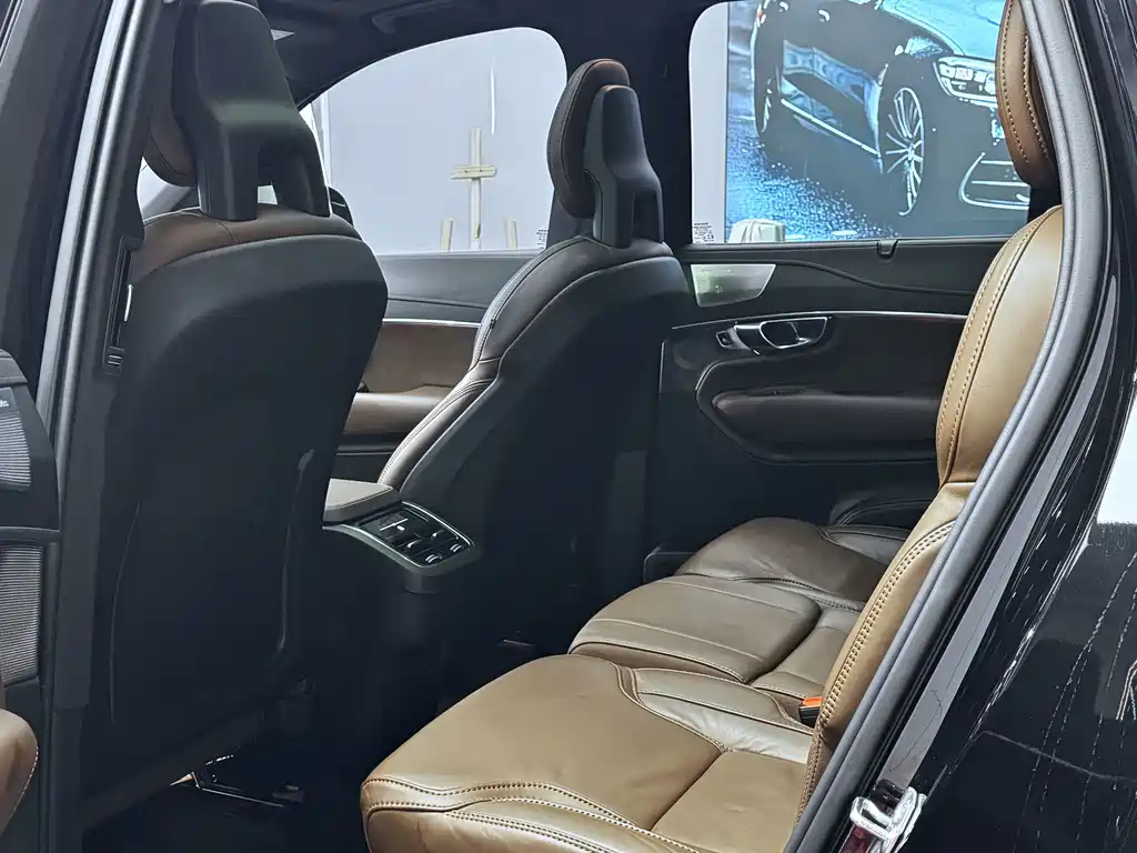 Volvo XC90 — миниатюра 6