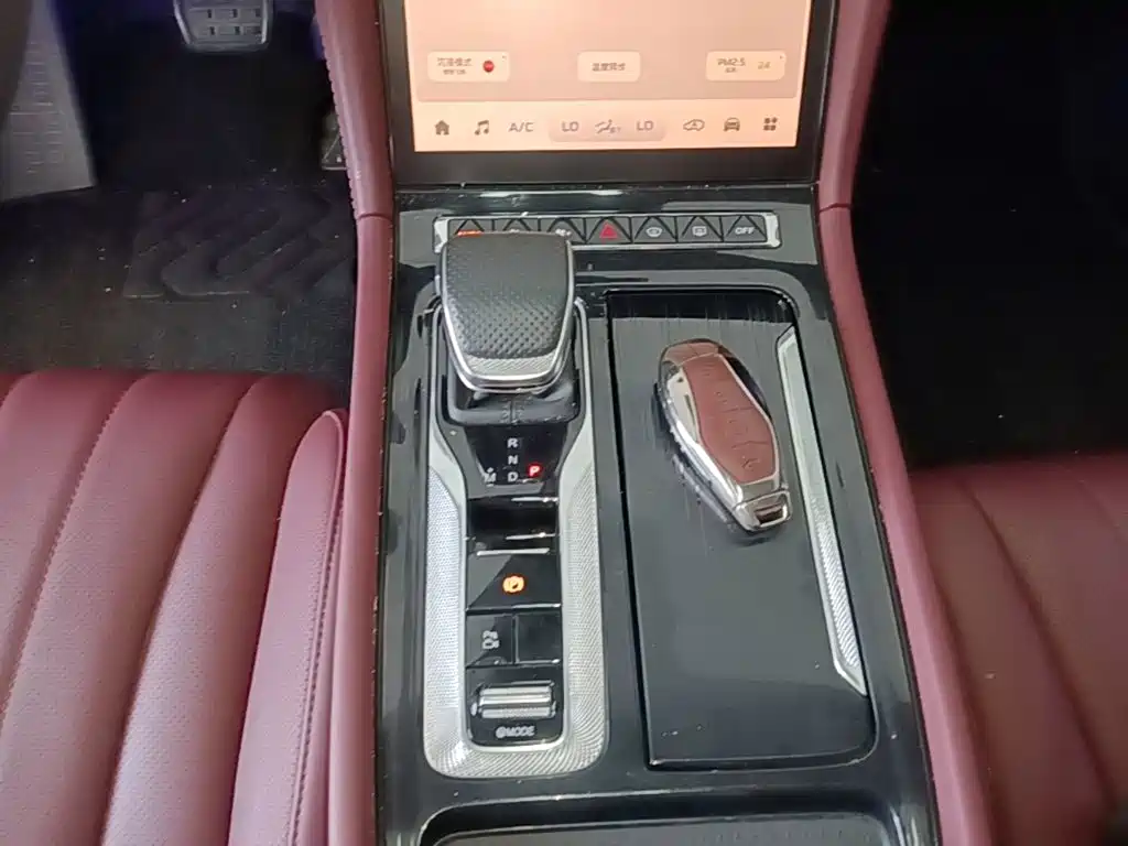 Hongqi Hongqi H5 — миниатюра 14