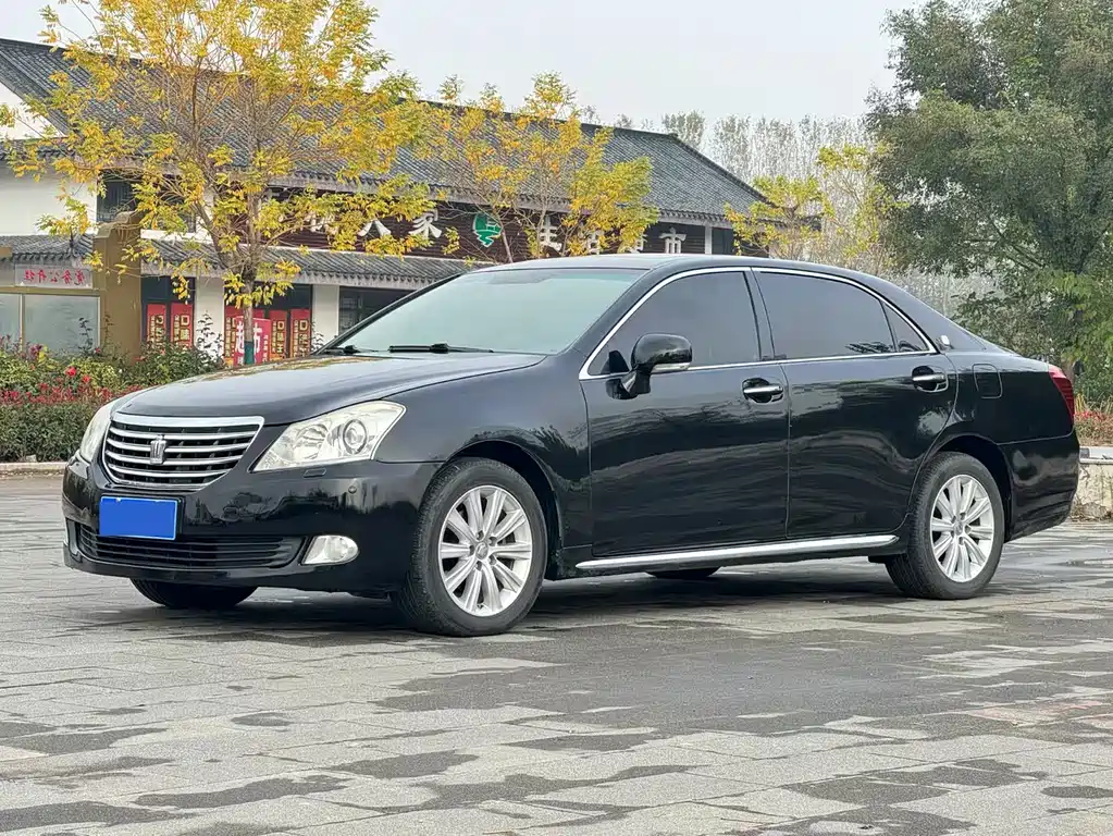 Toyota Crown 2011