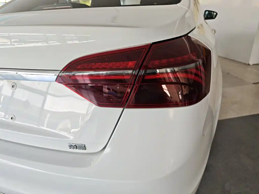 Geely Emgrand — миниатюра 8