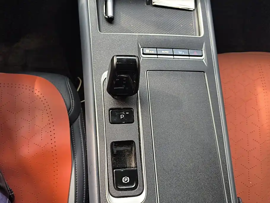 Geely Boyue L — миниатюра 16