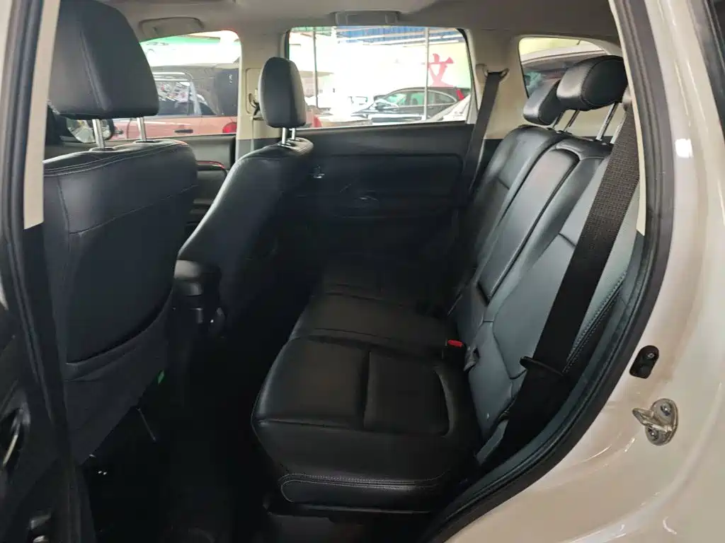 Mitsubishi Outlander — миниатюра 17