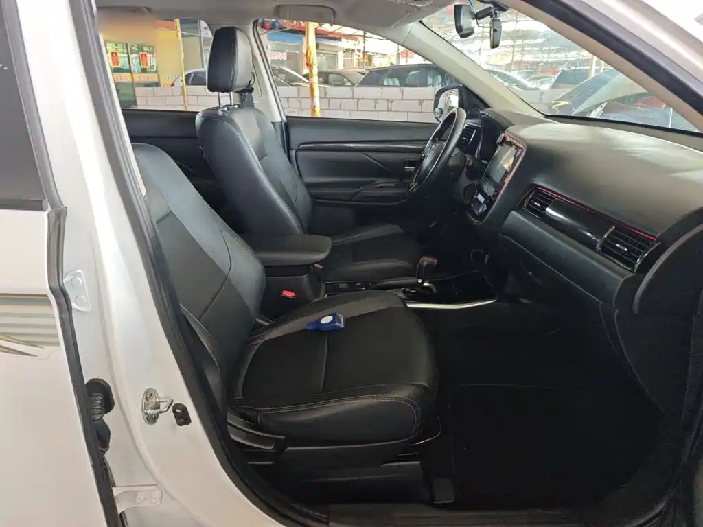 Mitsubishi Outlander — миниатюра 25