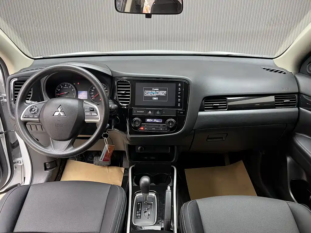 Mitsubishi Outlander — миниатюра 6