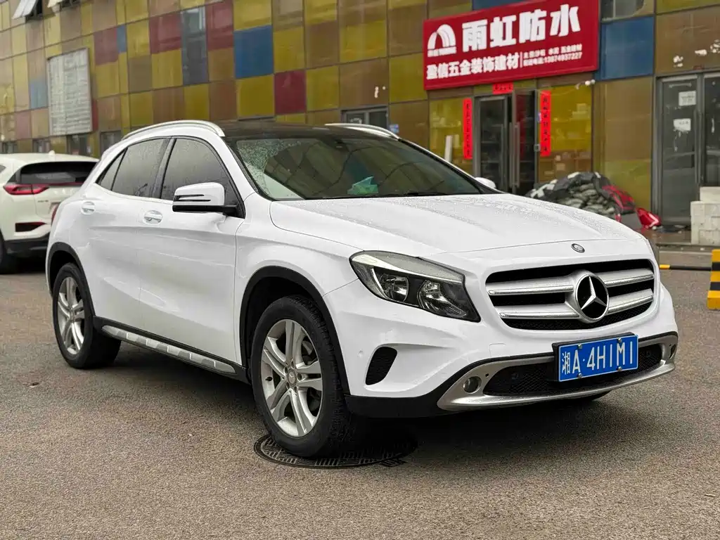 MERCEDES-BENZ GLA
