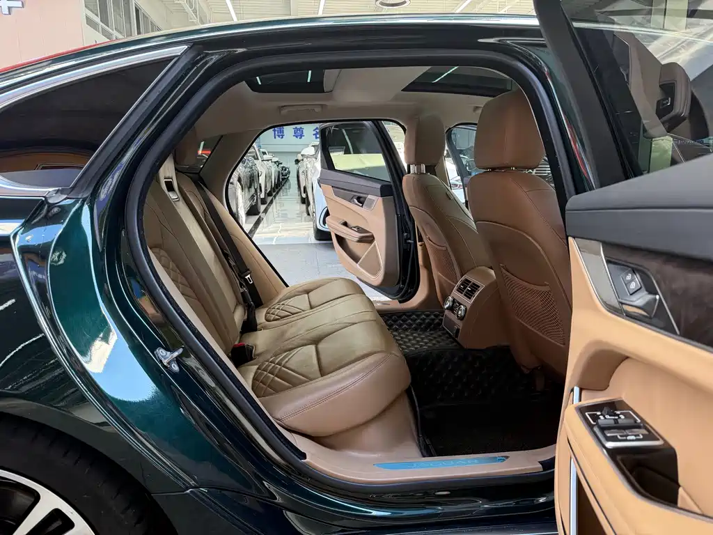 Jaguar XFL — миниатюра 15