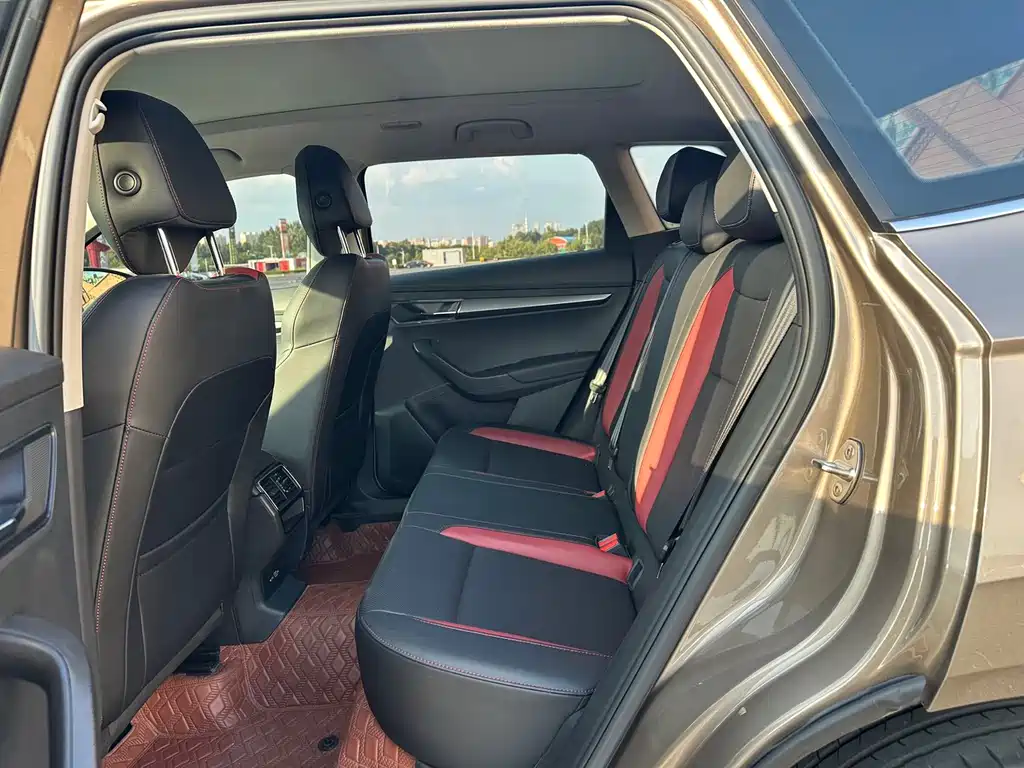Skoda Karoq — миниатюра 5