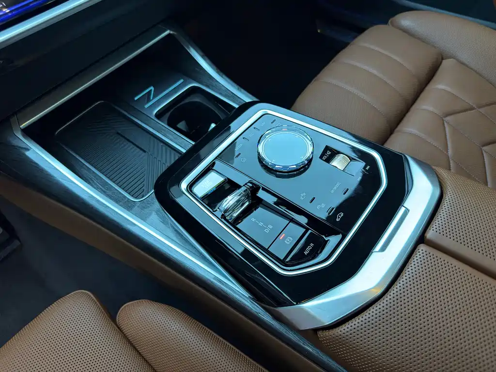 BMW i7 — миниатюра 13