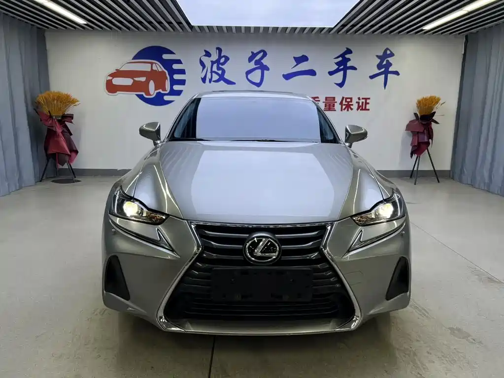 LEXUS IS
