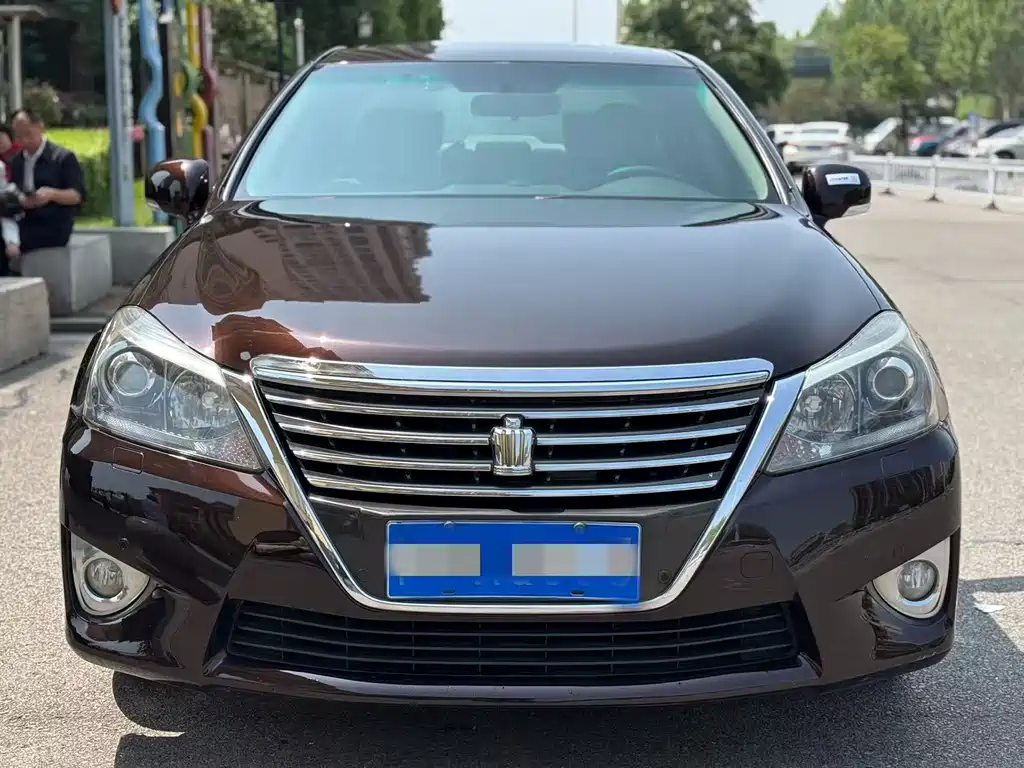 Toyota Crown — миниатюра 4