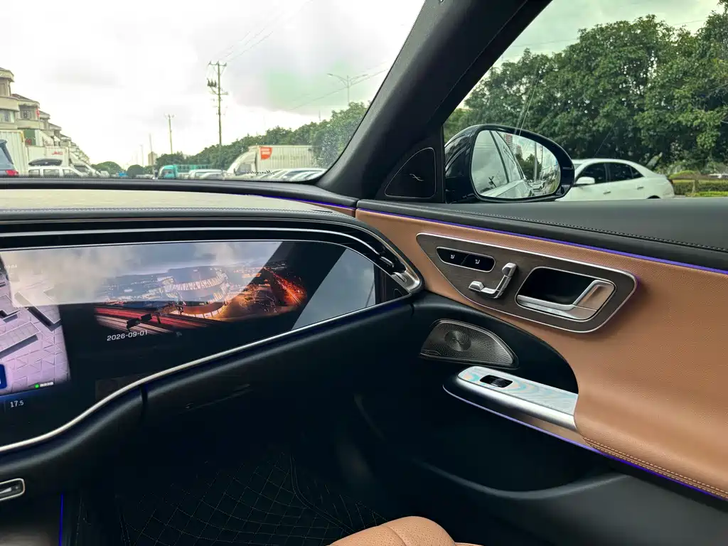 Mercedes-Benz E-Class — миниатюра 17