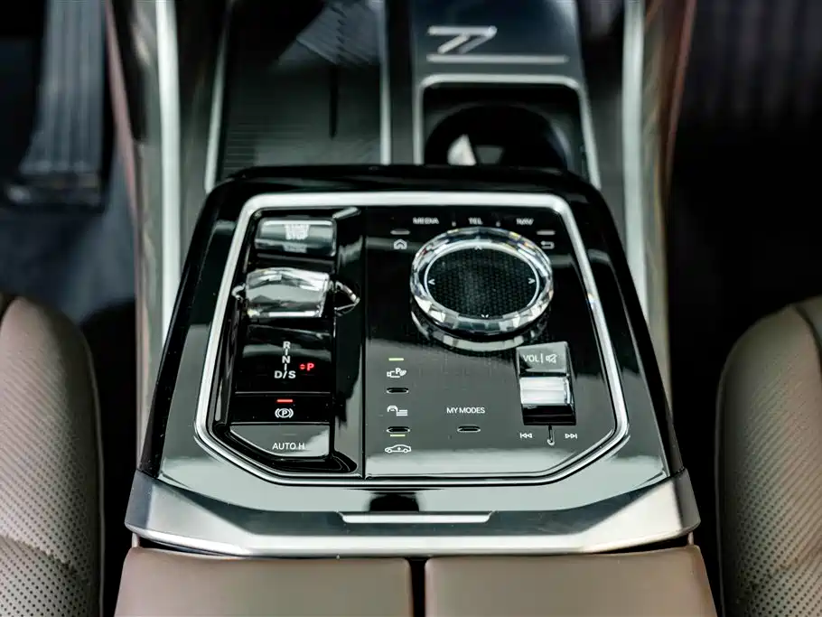 BMW 7 Series — миниатюра 14