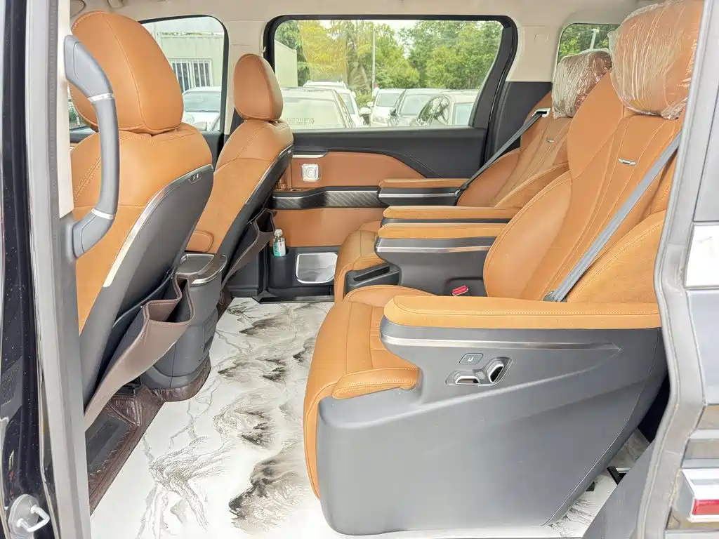 Hongqi Hongqi HQ9 PHEV — миниатюра 6