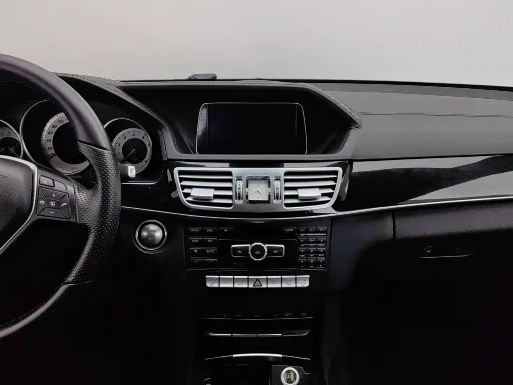 Mercedes-Benz E-Class — миниатюра 12
