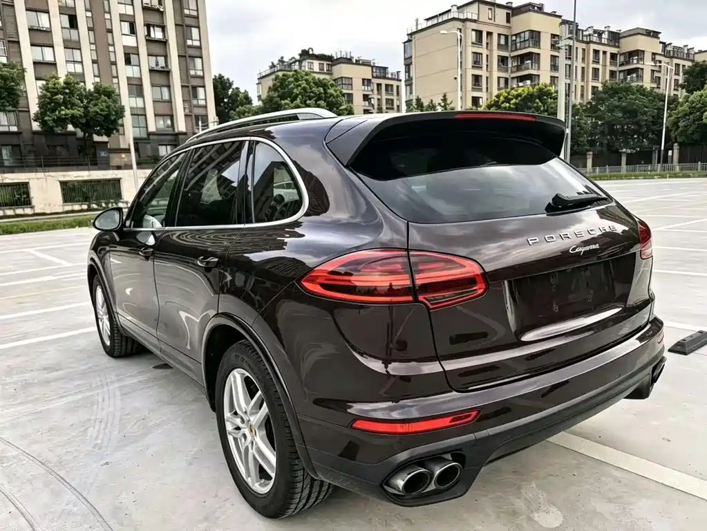 Porsche Cayenne — миниатюра 4