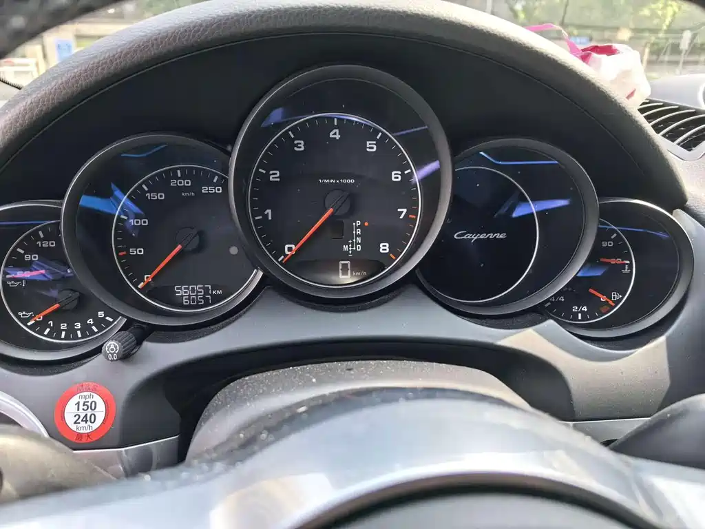 Porsche Cayenne — миниатюра 7
