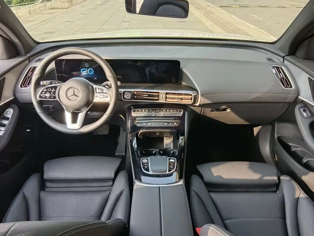 Mercedes-Benz EQC — миниатюра 11