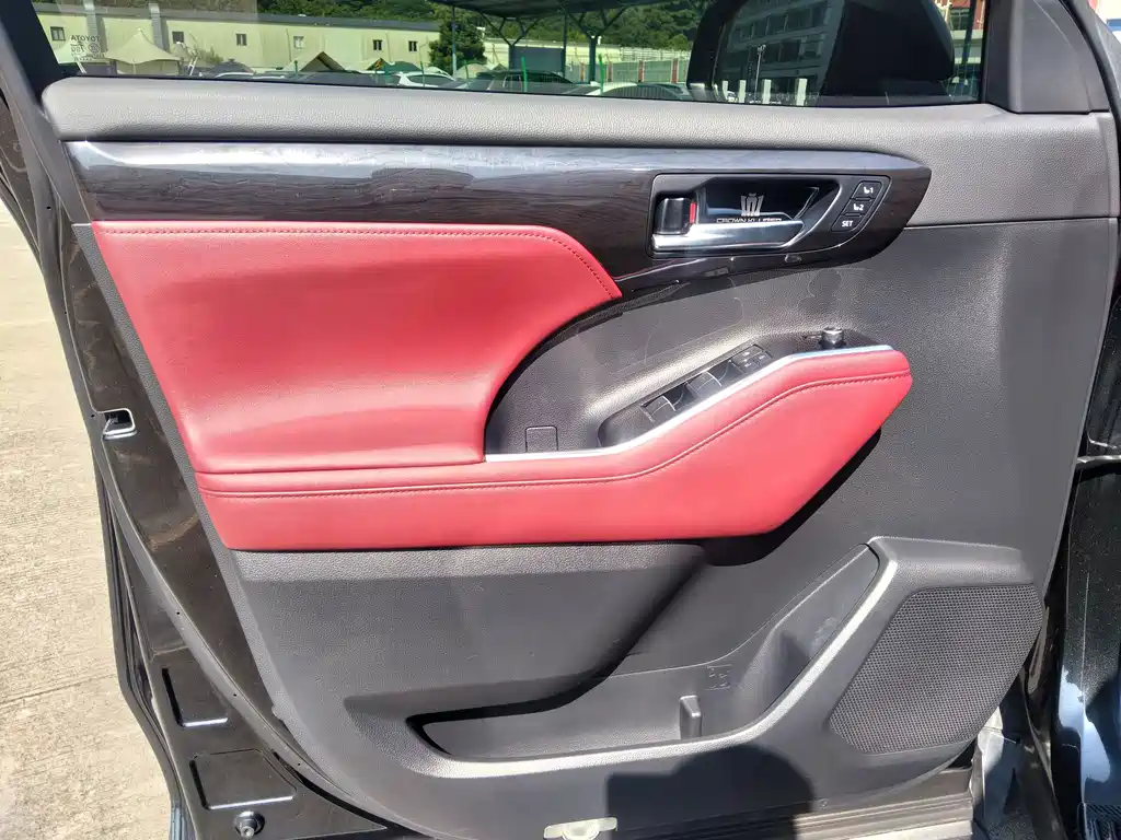 Toyota Crown Kluger — миниатюра 5