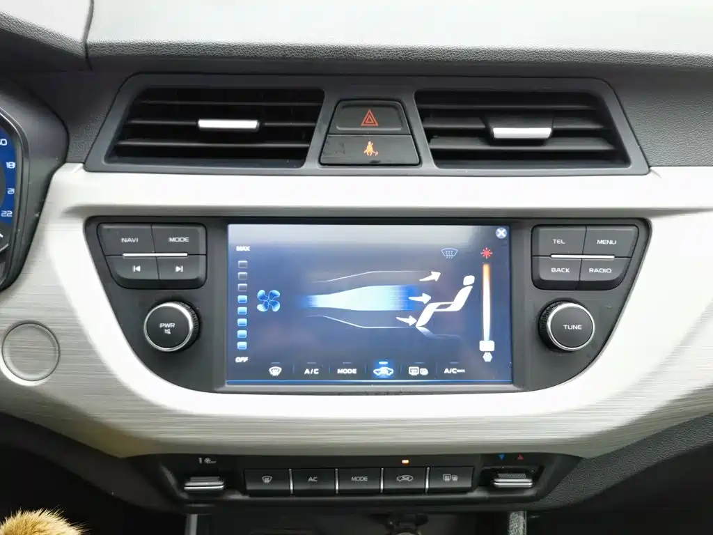 Geely Vision X3 — миниатюра 12