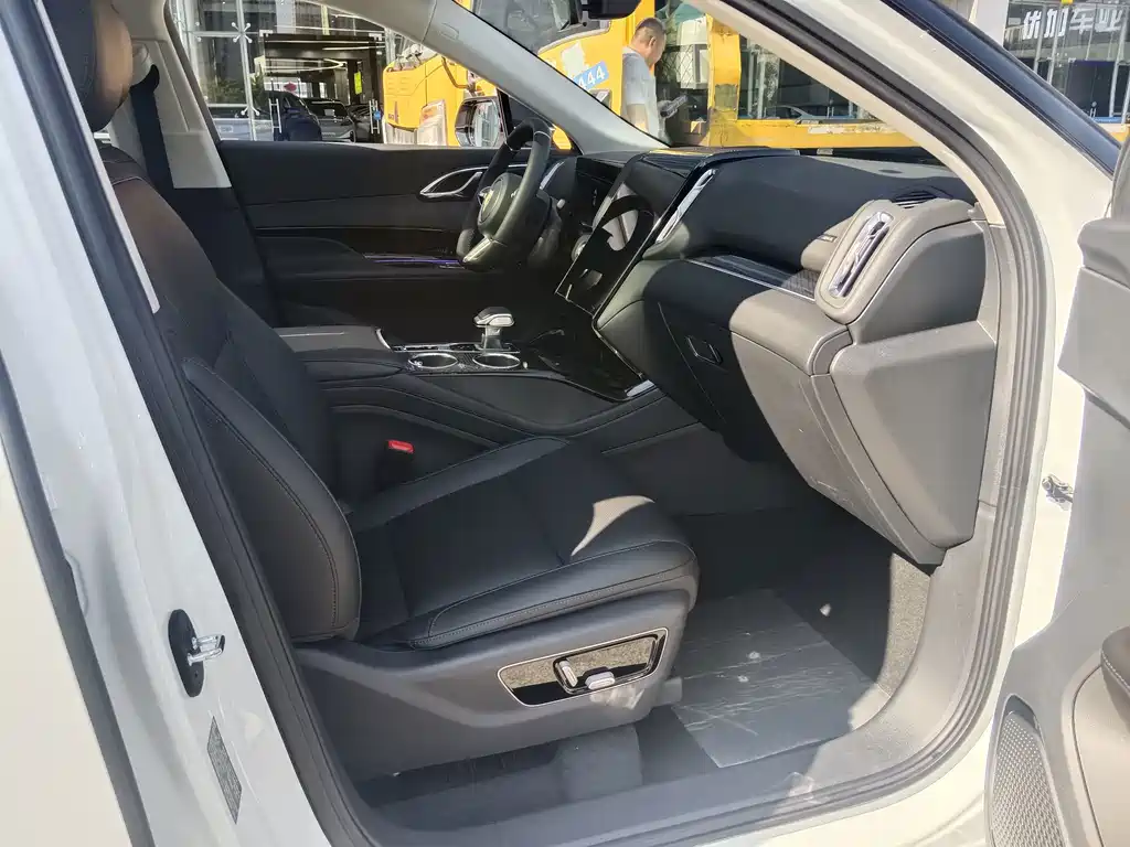 Hongqi Hongqi HS3 PHEV — миниатюра 13