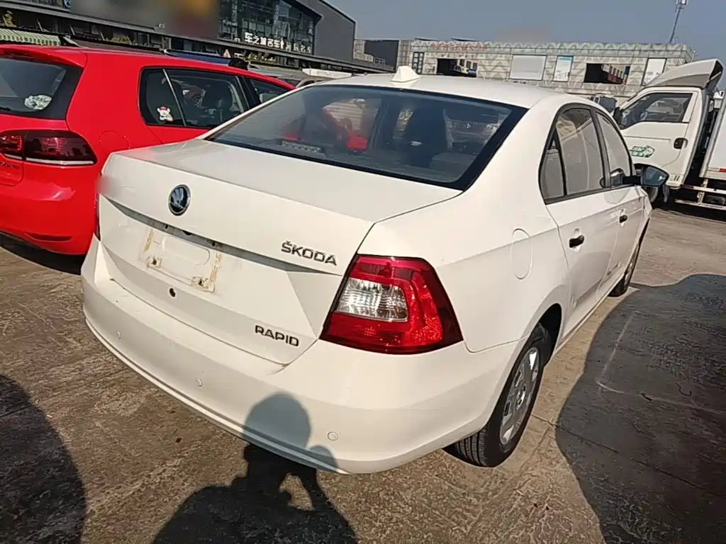 Skoda Rapid — миниатюра 7