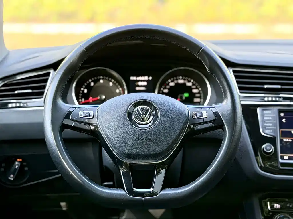 Volkswagen Tiguan L — миниатюра 12