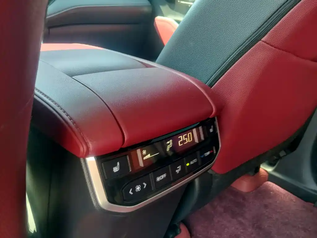 Toyota Crown Kluger — миниатюра 14