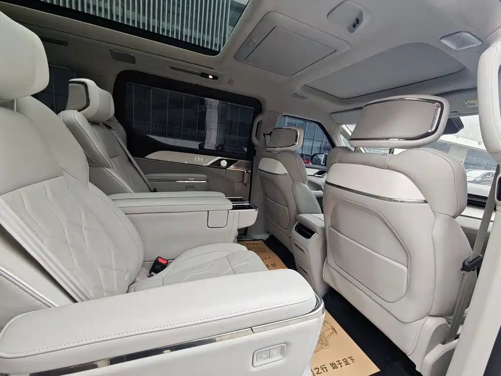 Volvo EM90 — миниатюра 18